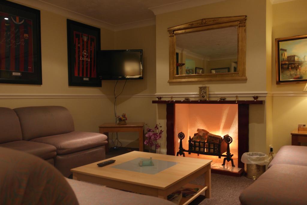 Monravon Guest House ホーリーヘッド エクステリア 写真